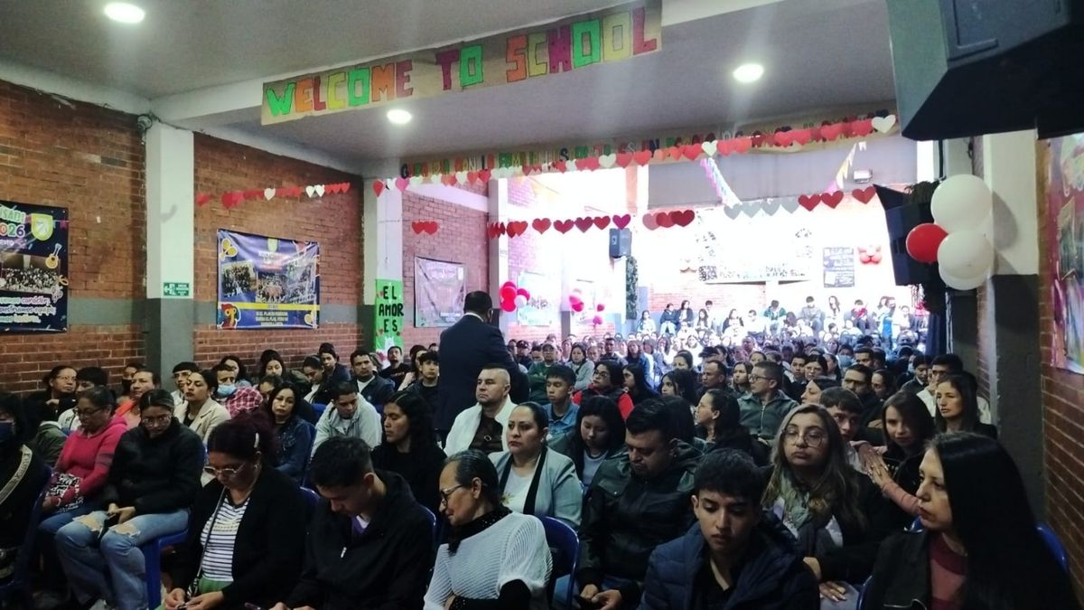 Reunión de padres de familia en el Nuevo Colegio Lusadi